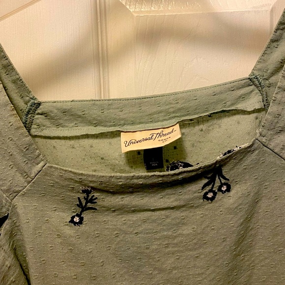 UNIVERSAL THREAD LIGHT GREEN EMBROIDERED BALLOON SLEEVE PEPLUM TOP - SIZE LRG - Picture 3 of 12